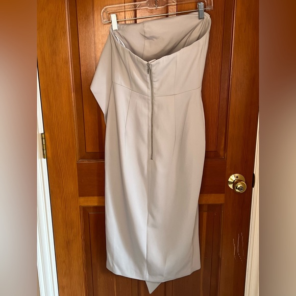 Gorgeous Keepsake dress - Picture 2 of 6